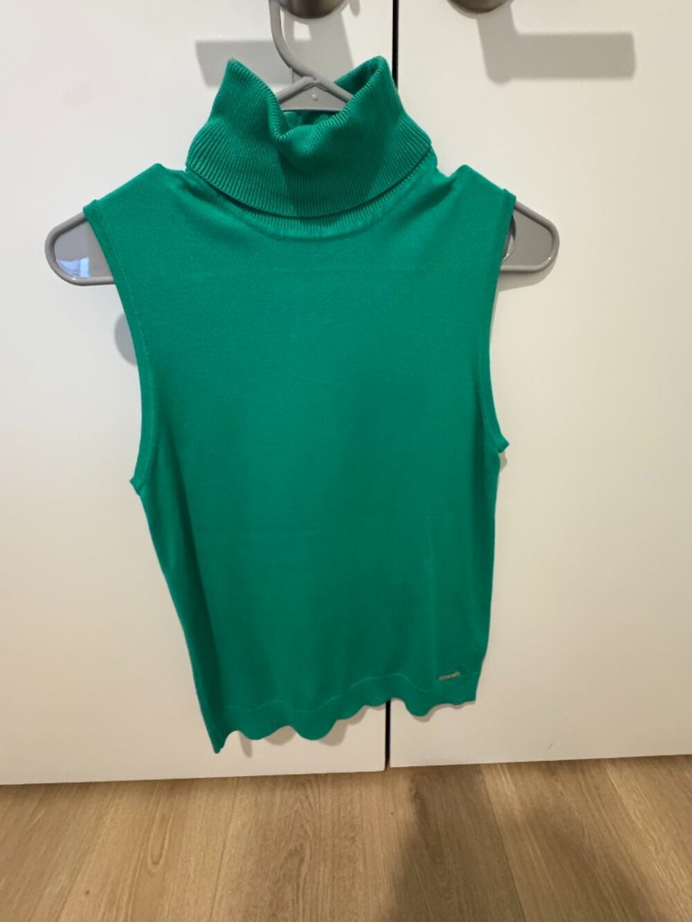 Anne Klein Sleeveless Turtleneck